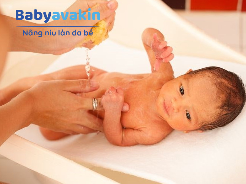 Mẹ nên sử dụng một số loại dung dịch vệ sinh cho bé nữ